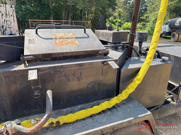 2002-garlock/cimline-trailer-crackfill-machine-image-15
