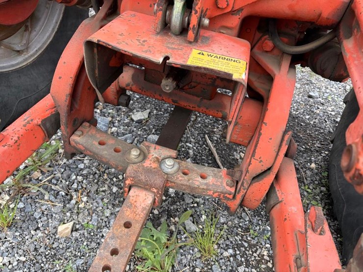 allis-chalmers-185-2wd-tractor-image-11