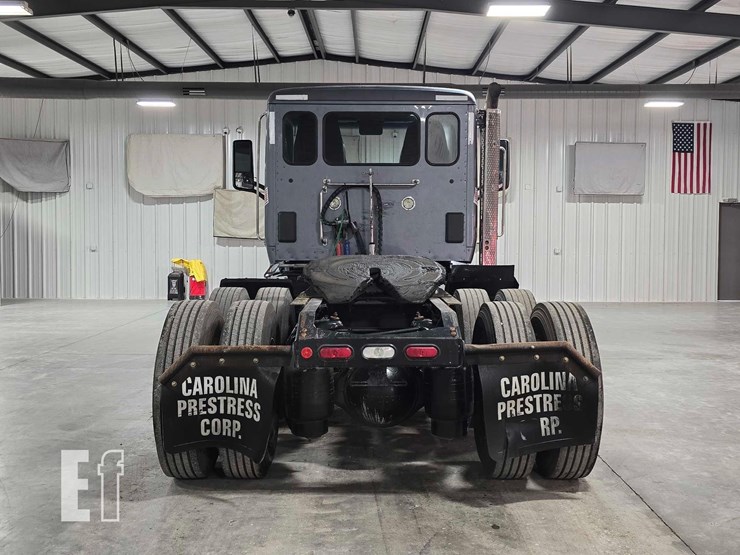 2019-peterbilt-567-image-8