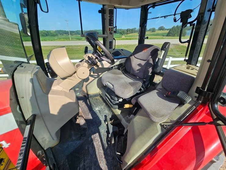 massey-ferguson-7624-image-32