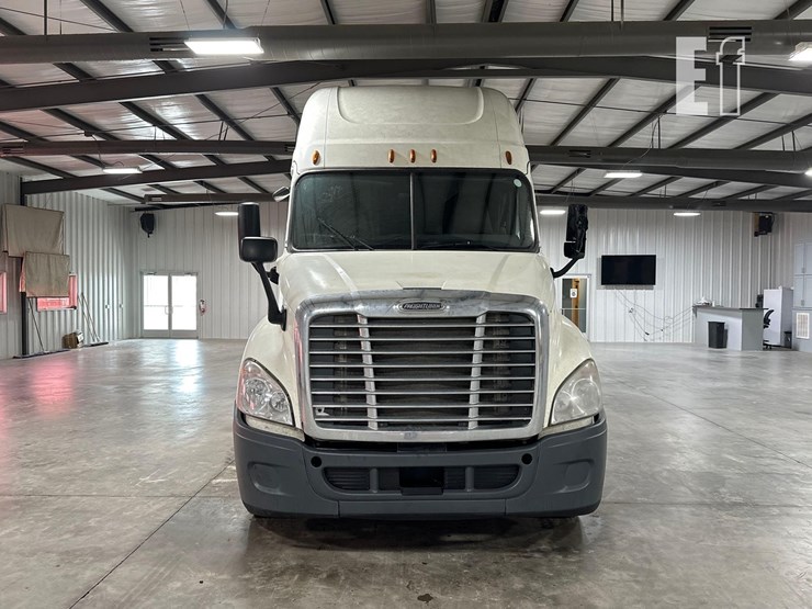 2017-freightliner-cascadia-125-image-7