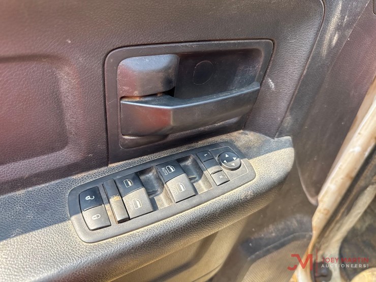 2016-dodge-3500-image-17