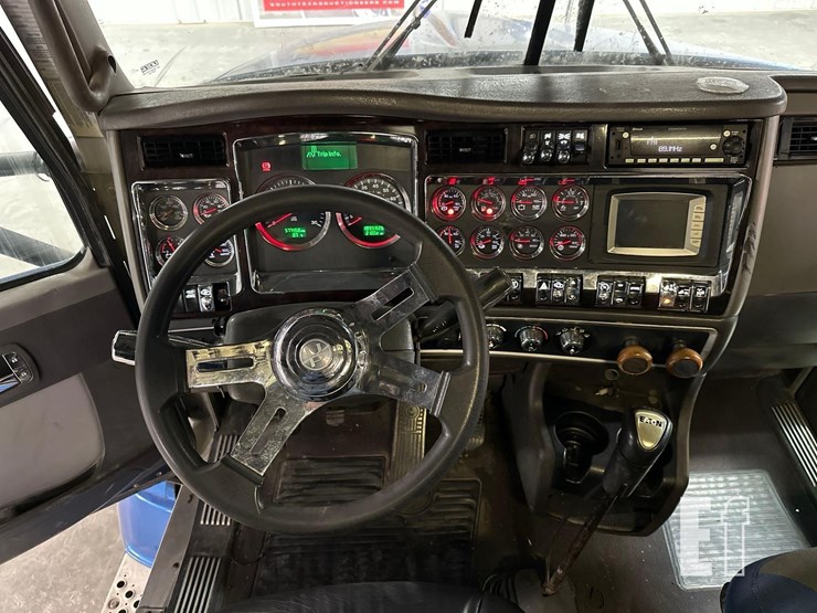 2011-kenworth-t660-image-14