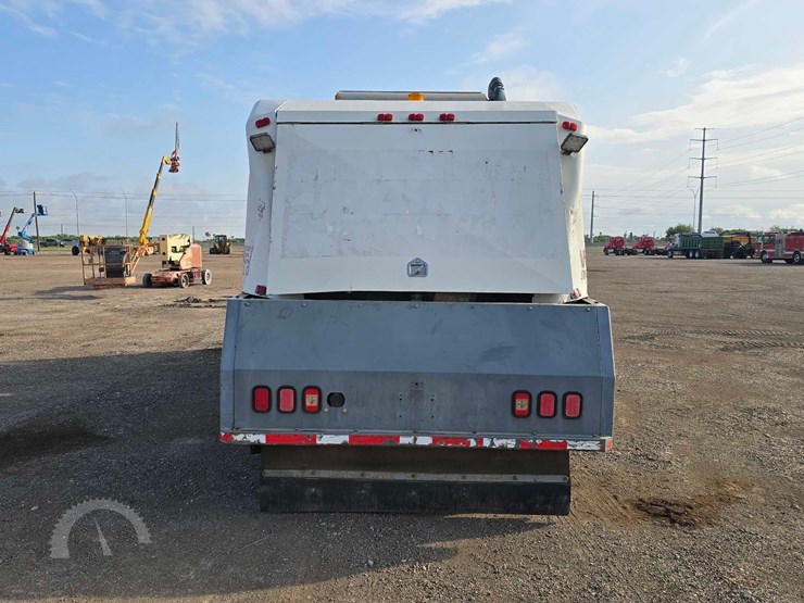 2002-gmc-t7500-image-8