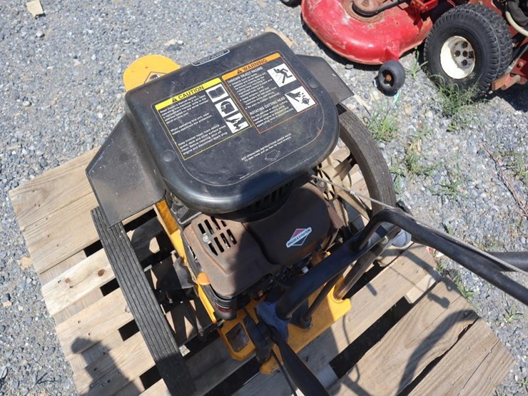 cub-cadet-weed-wacker-image-6