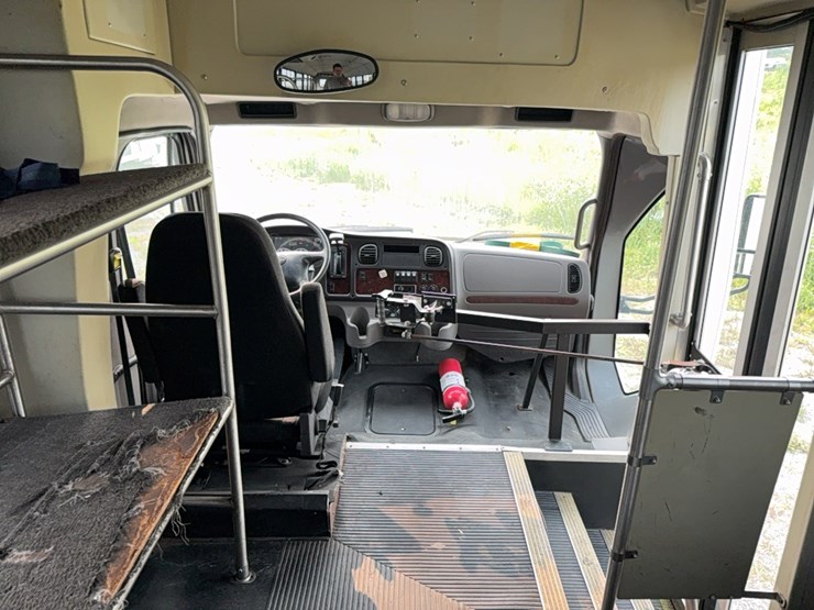 2012-freightliner-bus-image-52
