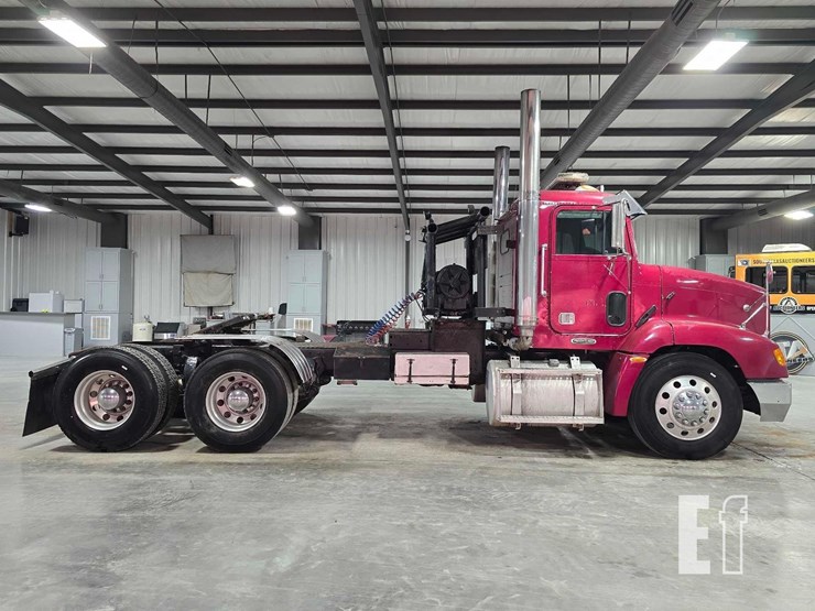 2001-freightliner-fld112-image-6