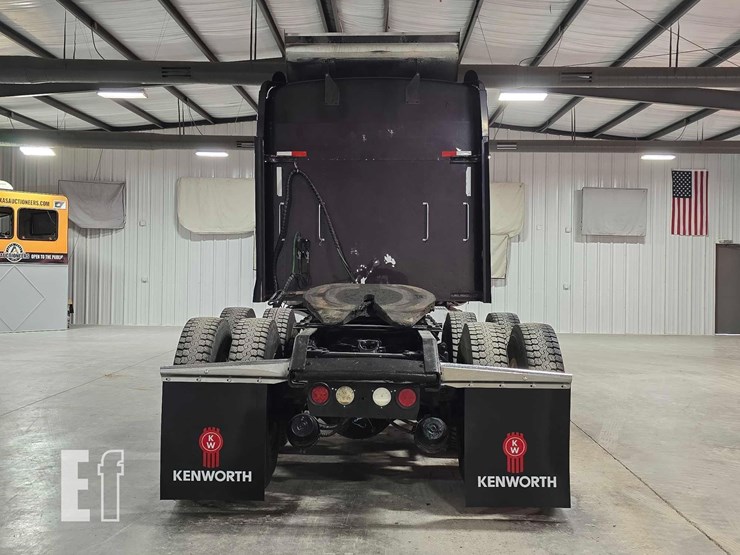 2009-kenworth-w900-image-8