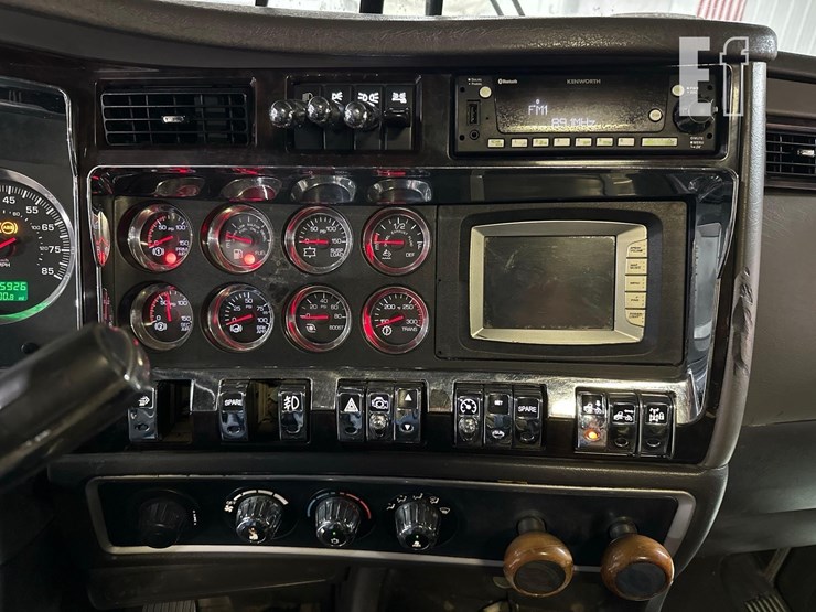 2011-kenworth-t660-image-21
