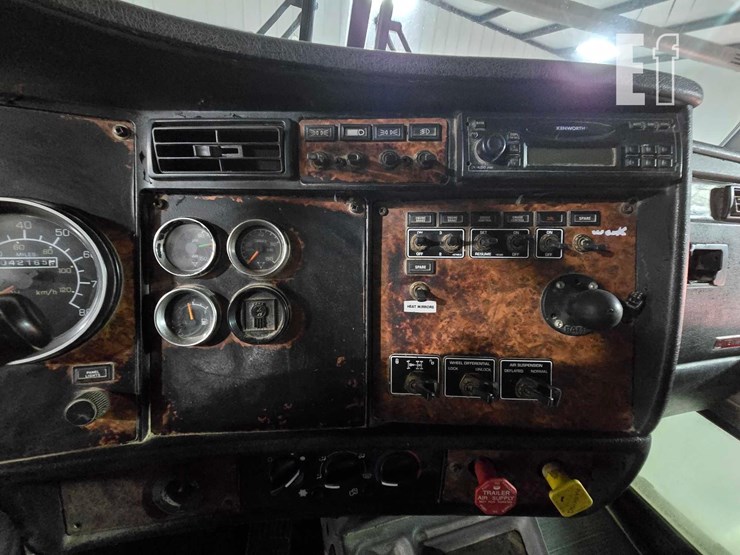 2005-kenworth-t800-image-15