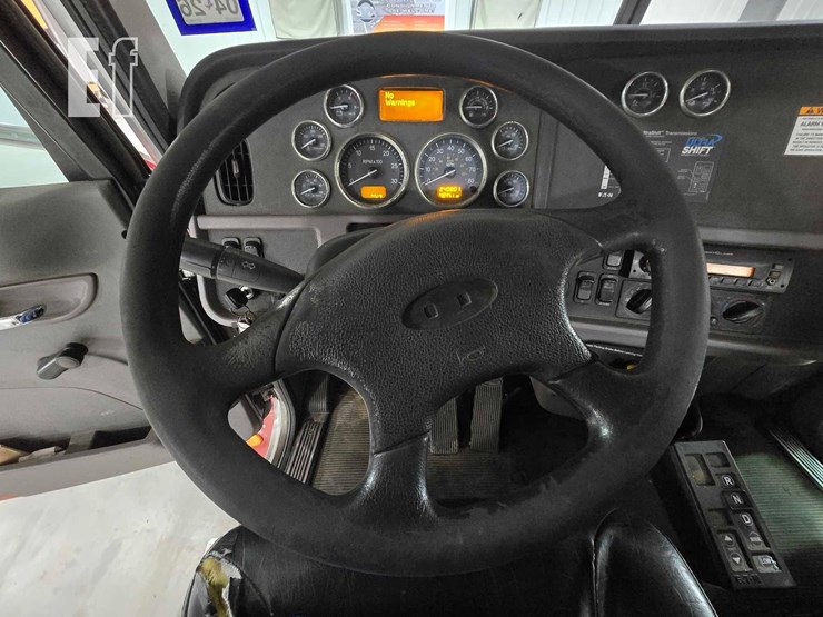 2013-peterbilt-386-image-10