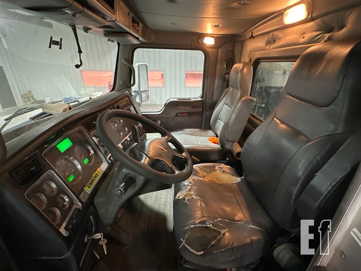 2009-kenworth-t660-image-12