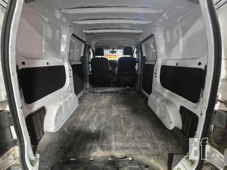 2015-nissan-nv200-image-17