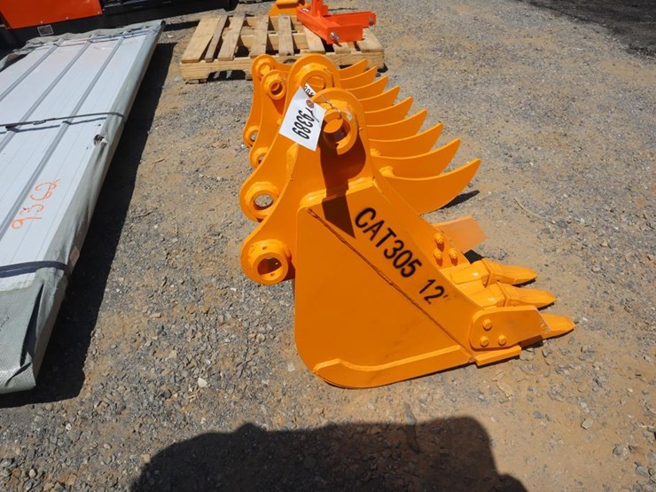 caterpillar-305-image-1