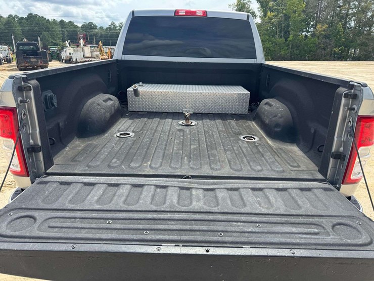 2019-dodge-2500-image-18