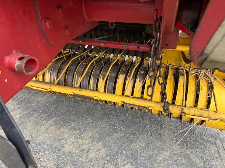 new-holland-br7060-image-5