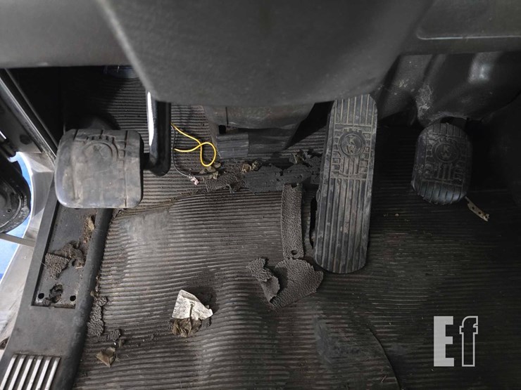 2013-kenworth-t800-image-11