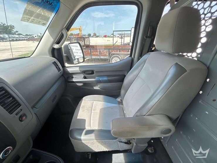 2014-nissan-nv1500-image-24