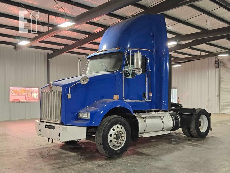 2013-kenworth-t800-image-1