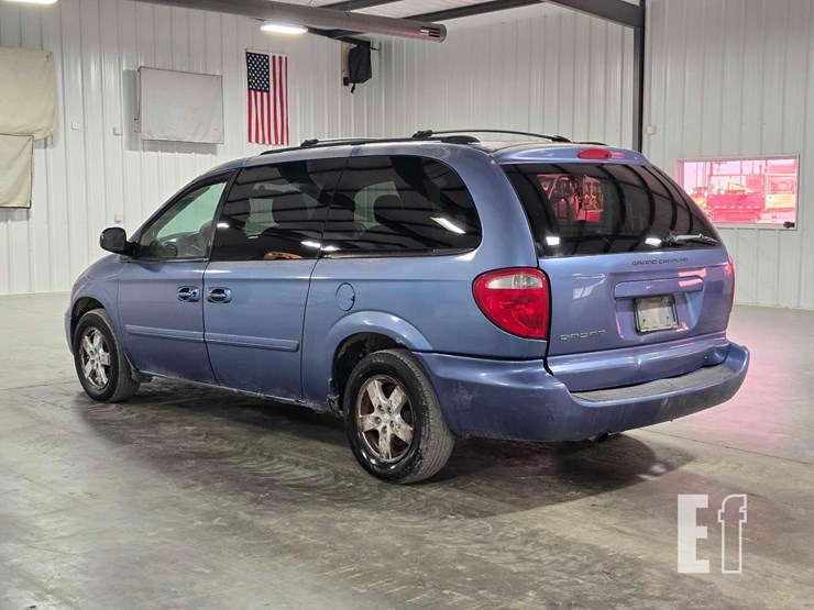 2007-dodge-grand-caravan-sxt-image-4