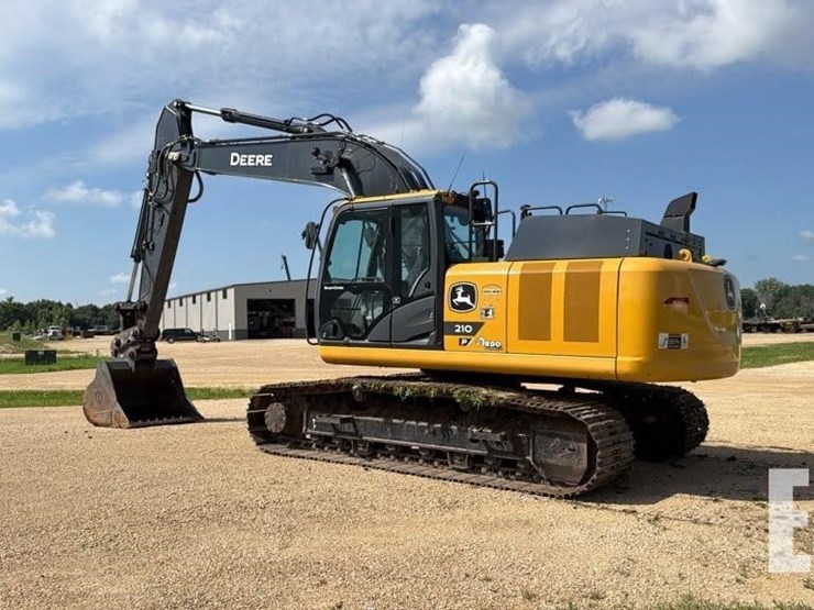 2023-deere-210-p-tier-image-2