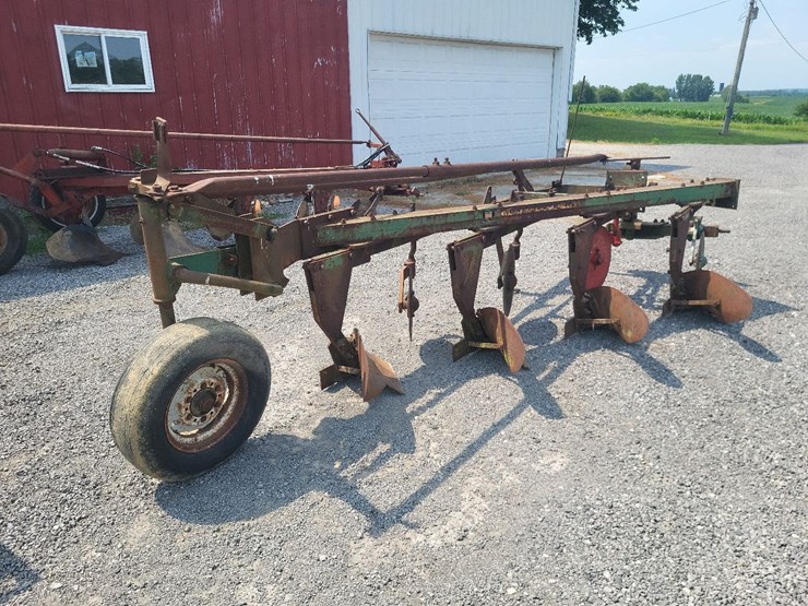 oliver-545-in-furrow--4-bottom-moldboard-plow-w/coulters-image-3
