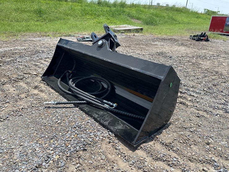 2026-future-24-in-tilting-excavator-bucket-image-1