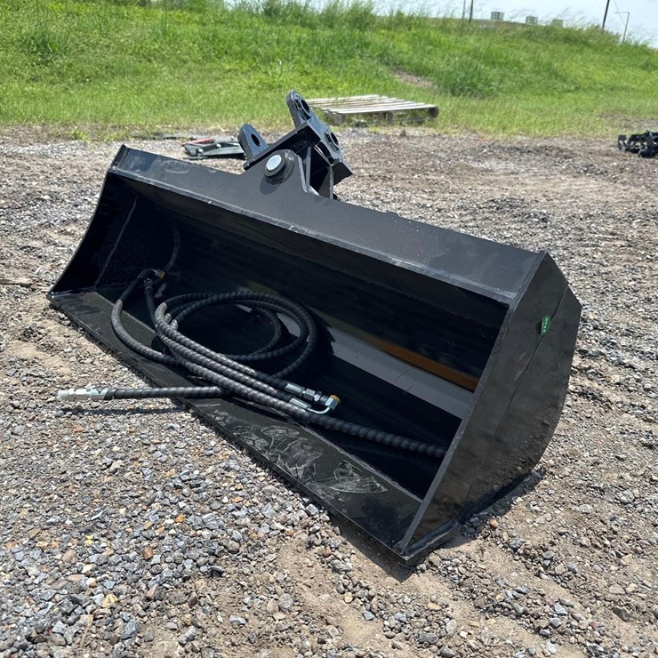 2026 FUTURE 24 IN TILTING EXCAVATOR BUCKET