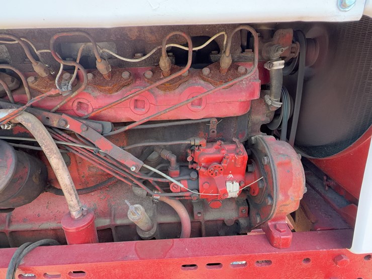 farmall-560-tractor-image-15