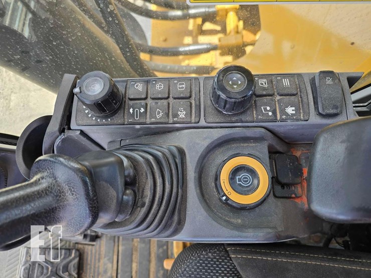 2020-caterpillar-336-image-19