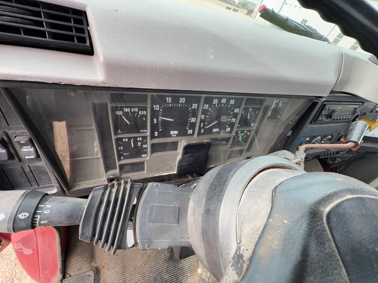 1996-international-8100-image-27