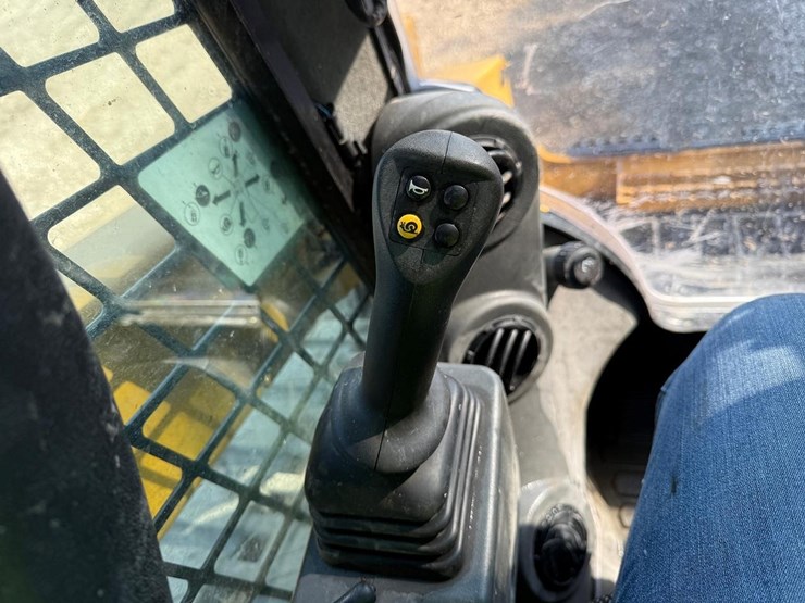 2022-caterpillar-299d3-xe-image-26