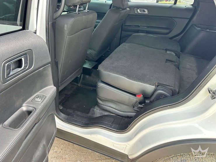 2016-ford-explorer-image-21