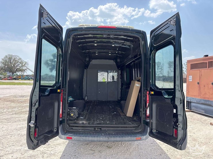 2017-ford-transit-image-13