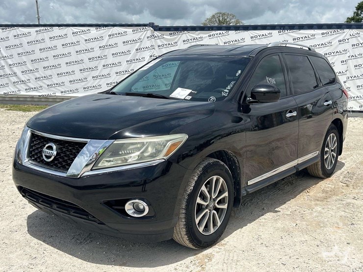 2013-nissan-pathfinder-image-1