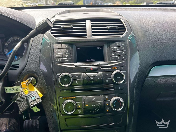 2016-ford-explorer-image-18