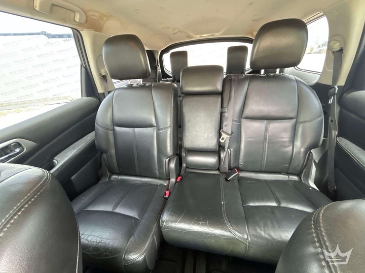 2013-nissan-pathfinder-image-21