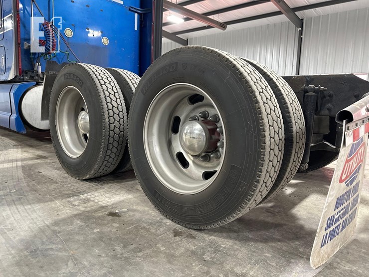 2011-kenworth-t660-image-35