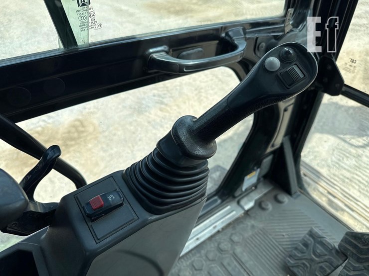 caterpillar-320gc-image-18