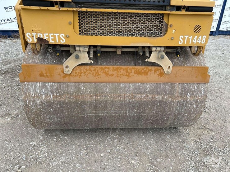 2014-caterpillar-cb34-image-18