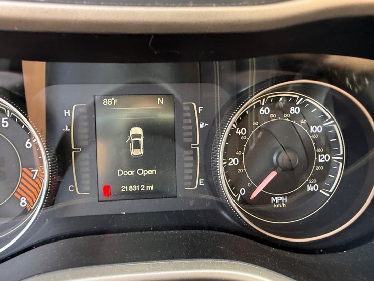 2014-jeep-cherokee-image-97