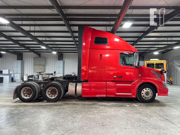 2014-volvo-6431-image-6