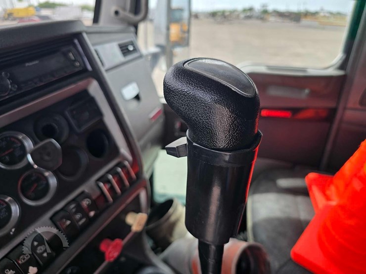 2009-kenworth-t660-image-14