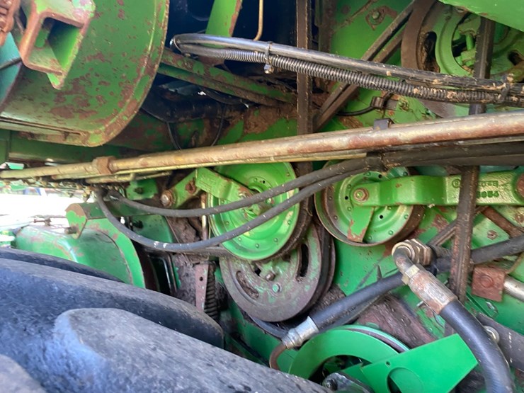 john-deere-9600-4x4-combine-image-26