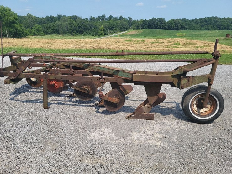 oliver-545-in-furrow--4-bottom-moldboard-plow-w/coulters-image-6