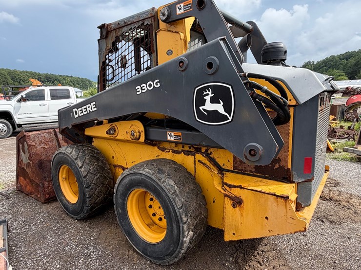 2021-deere-330g-image-6