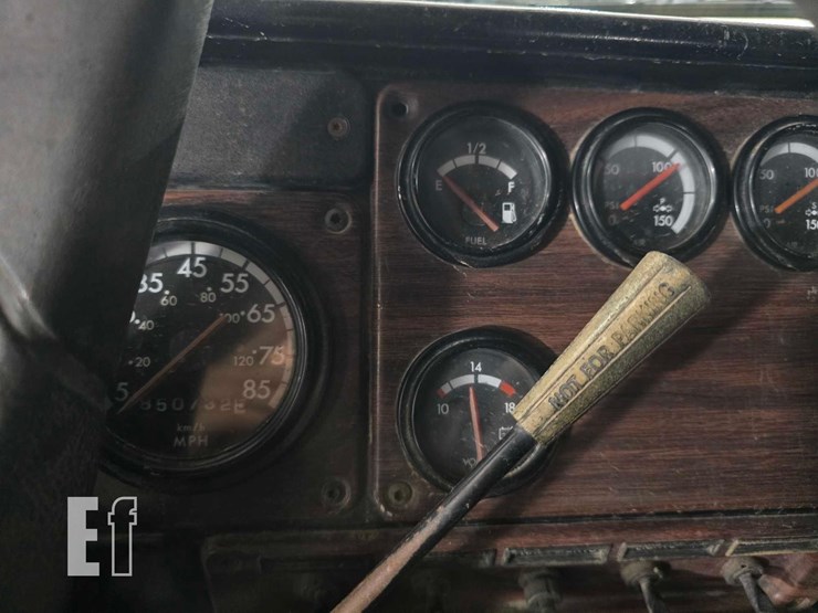 2001-freightliner-fld112-image-13