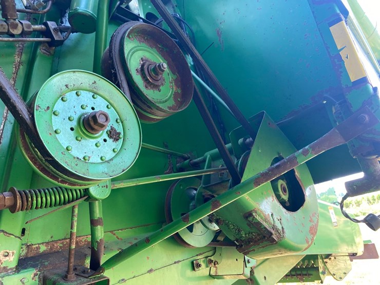 john-deere-9600-4x4-combine-image-39