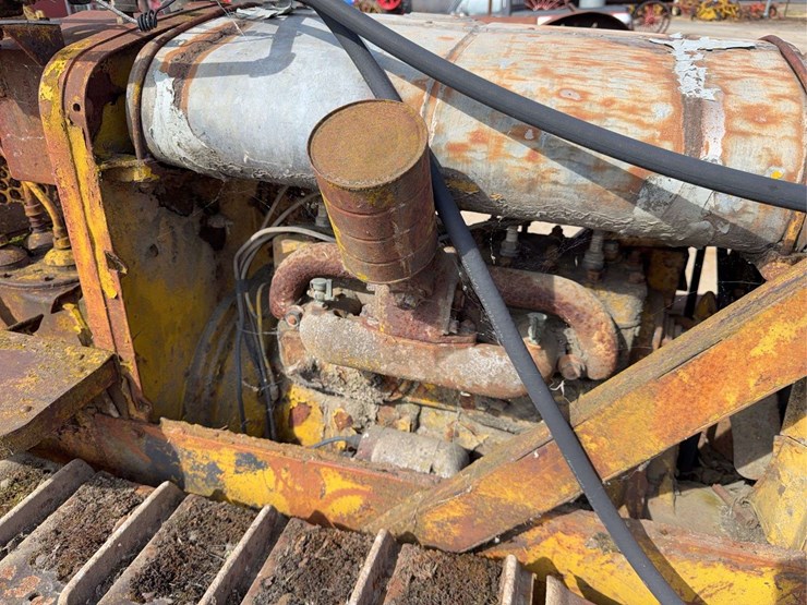 caterpillar-ten-image-22