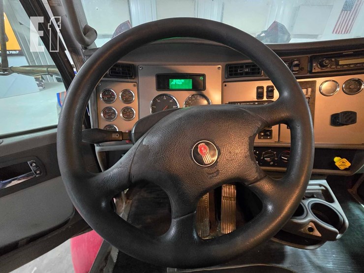 2013-kenworth-t370-image-10